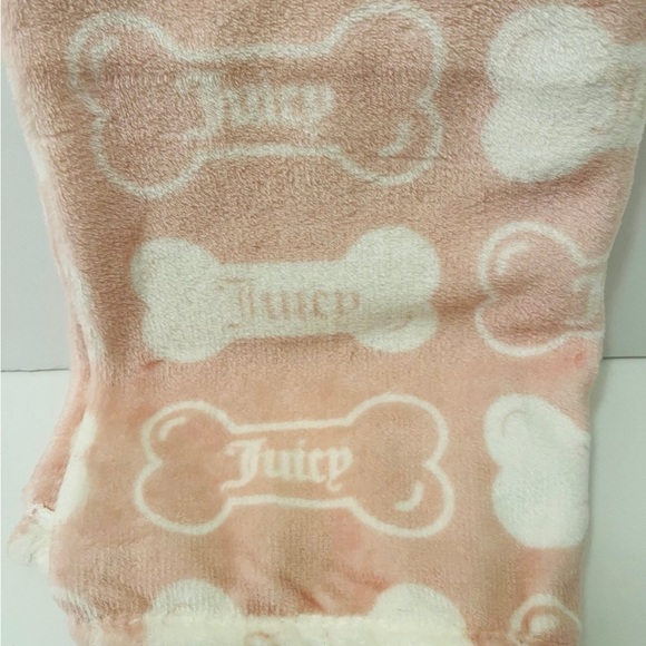 Juicy Couture Juicy Bones Pink and White Plush Pet Towel 27.5" x 44" - Picture 4 of 11